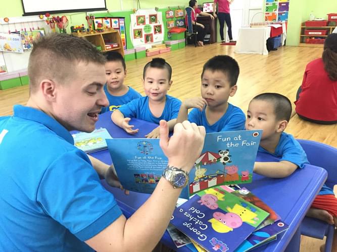 LỢI ÍCH TO LỚN CỦA VIỆC ĐỌC SÁCH CHO BÉ NGHE