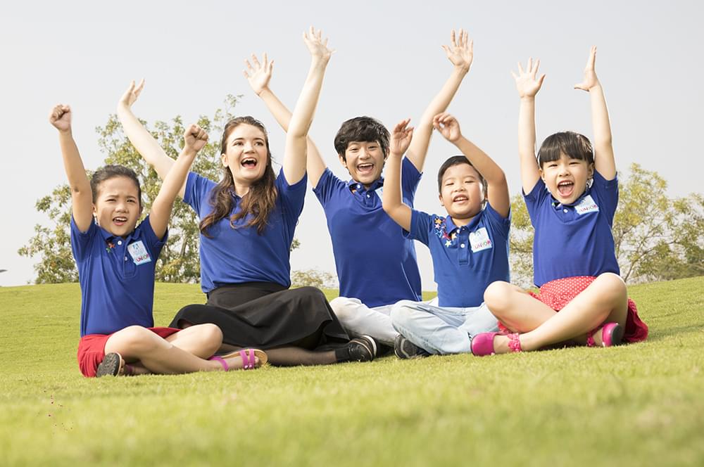 Tại sao nên cho trẻ tham gia hoạt động ngoại khóa trong lớp tiếng Anh mầm non?