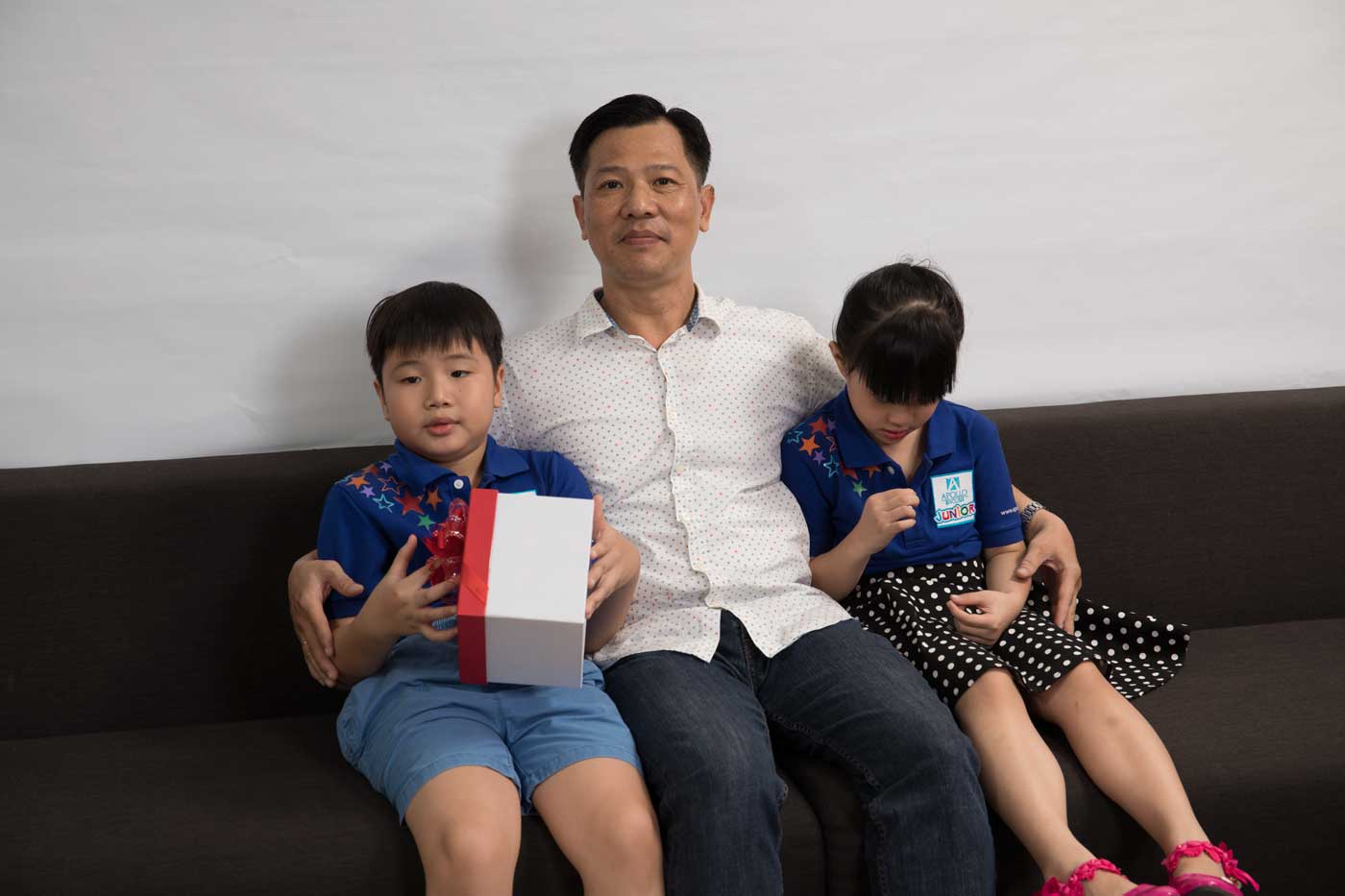 bố mẹ hãy nói: "Cảm ơn con vì đã giúp mẹ quét nhà, mẹ cảm thấy rất vui".