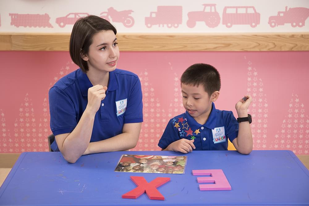 Cho trẻ học tiếng Anh trẻ em từ nhỏ sẽ giúp trẻ trở nên thông minh hơn