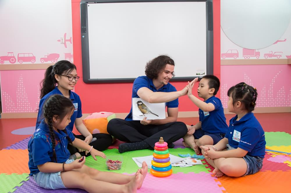 Trẻ 3 tuổi cũng cần được quan tâm và dạy bảo đúng cách