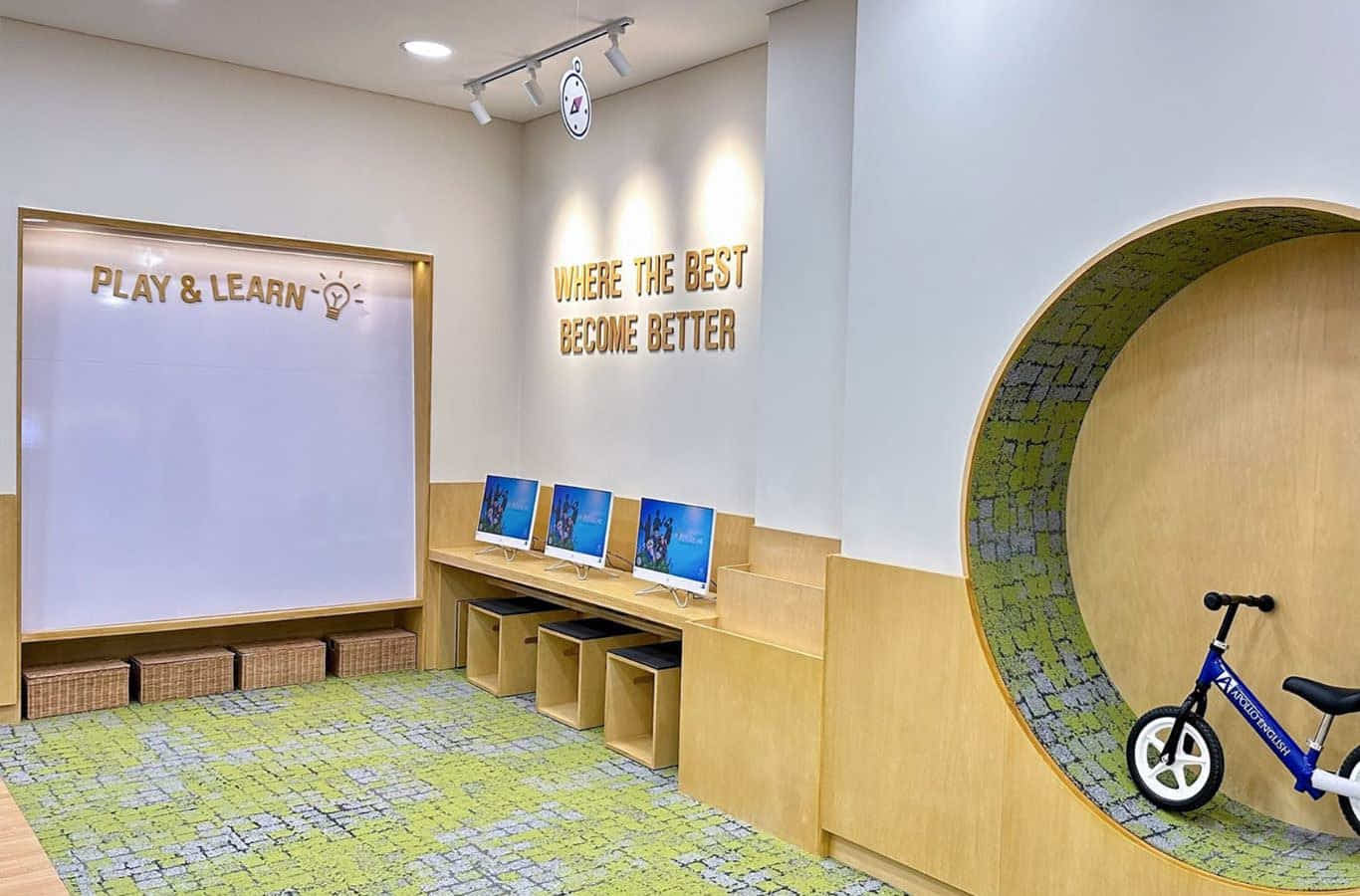 Trung tâm Apollo English thiết kế khu vui chơi riêng cho bé