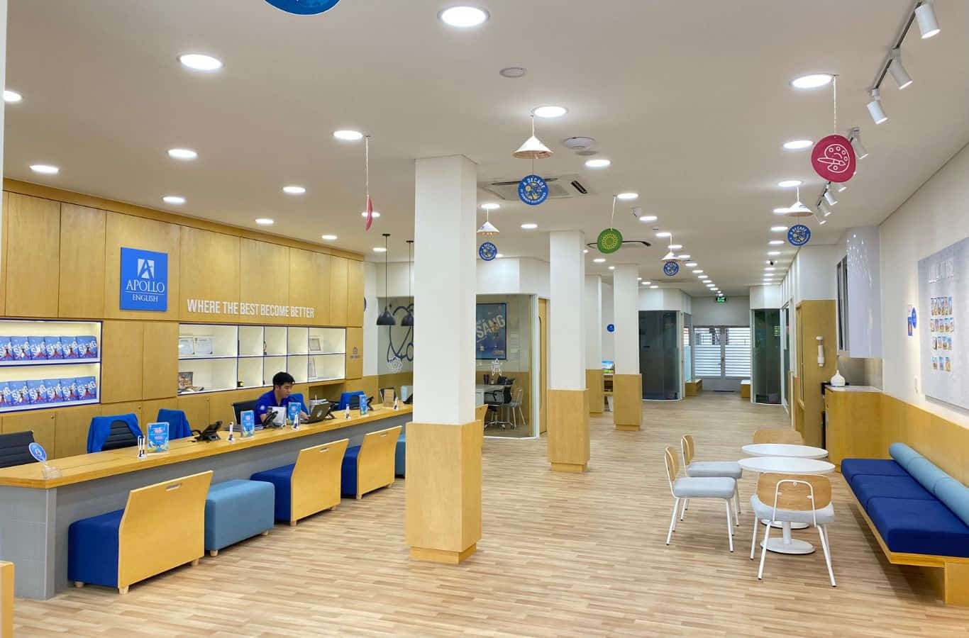 Sảnh chờ trung tâm tiếng Anh Apollo English Thủ Dầu Một
